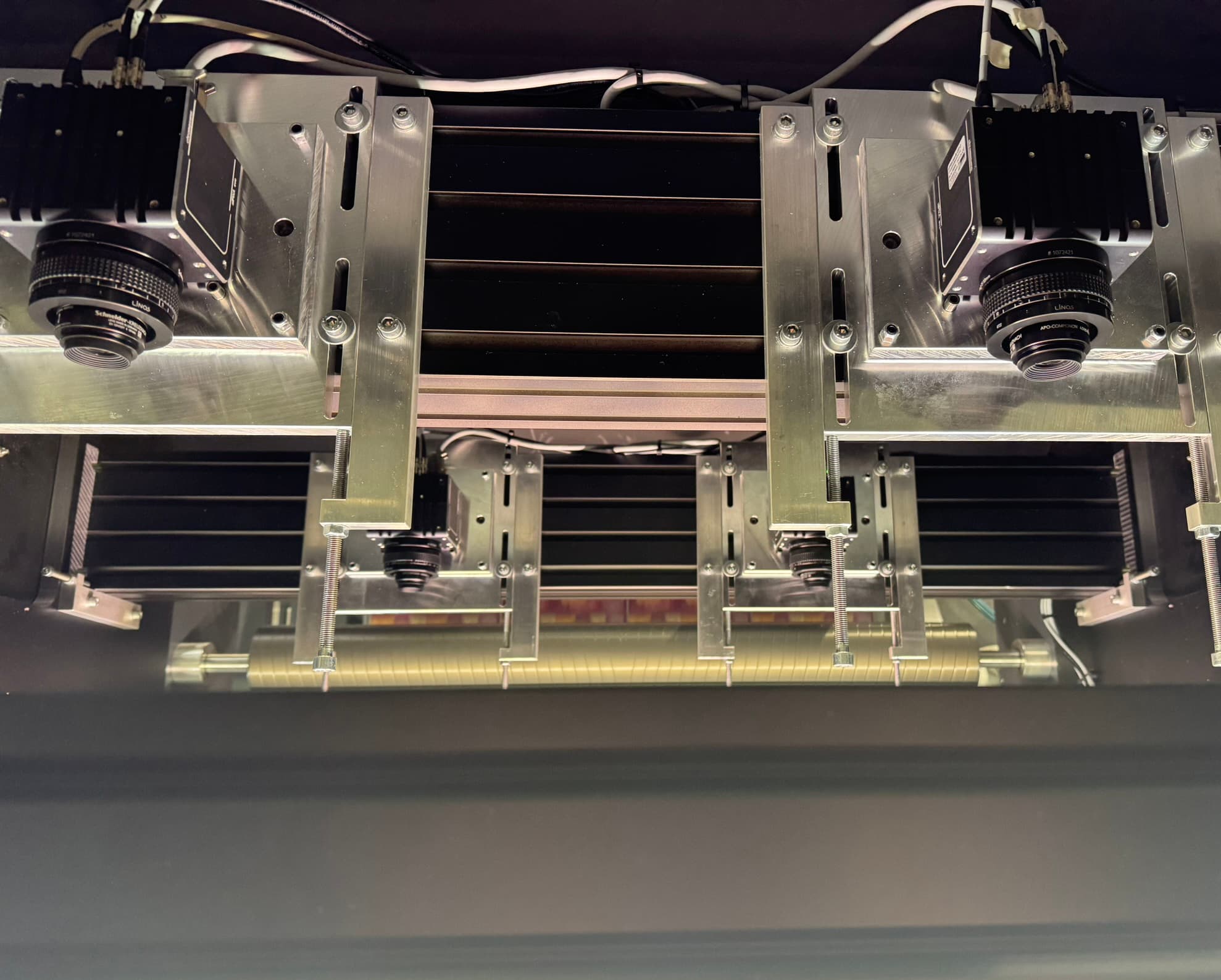 vInspect multi-camera bridge with industrial optics and cooling fins